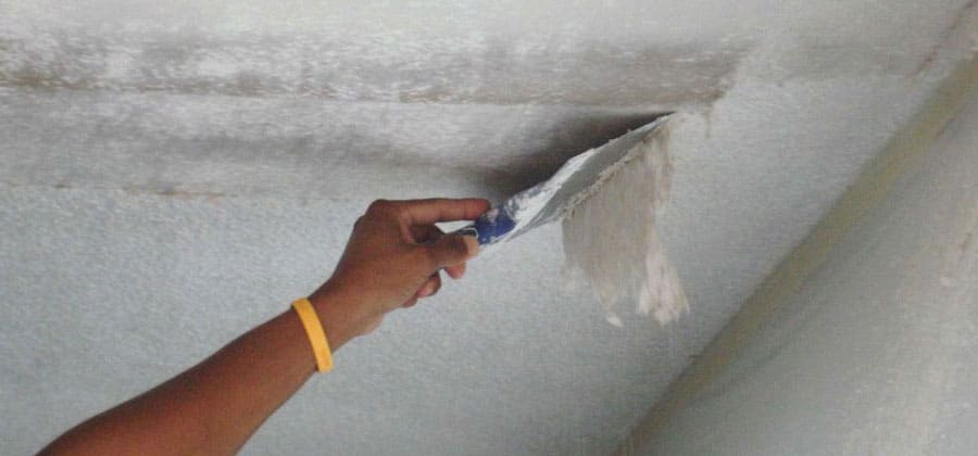 Нанесение шпаклевки на потолочное перекрытие